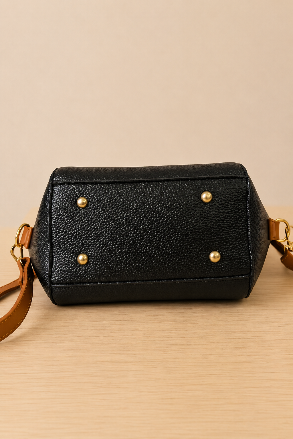Classic Crossbody Bag - Black