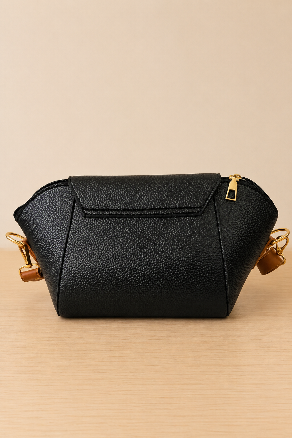 Classic Crossbody Bag - Black