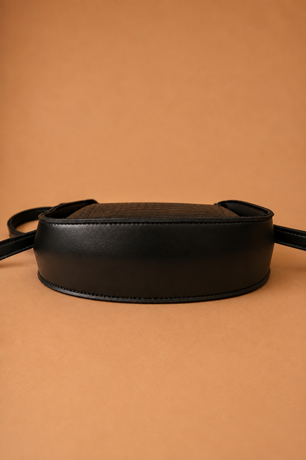 Crescent Shoulder Bag - Black